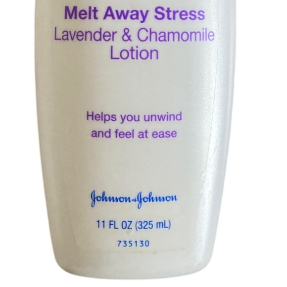 Johnson's Body Care Melt Away Stress Lavender & Chamomile Lotion - Picture 3 of 5